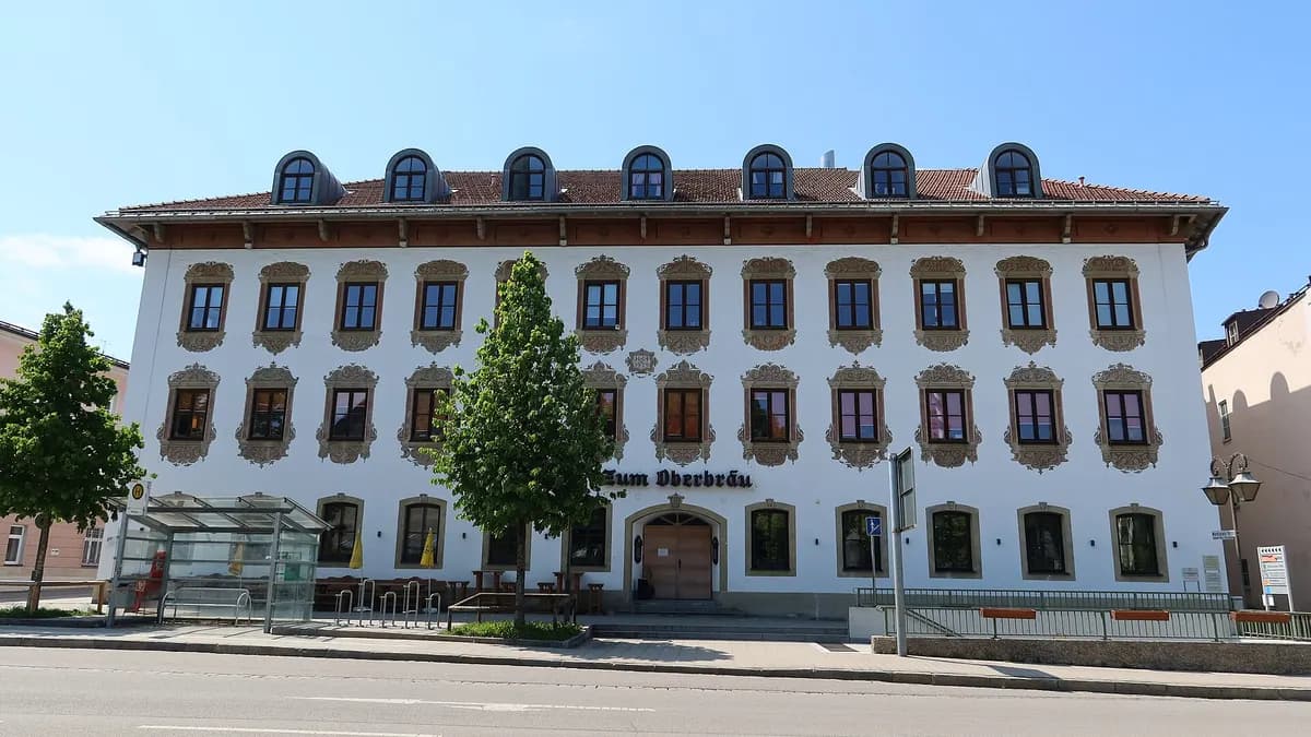 Gasthaus Oberbräu am Marktplatz in Holzkirchen